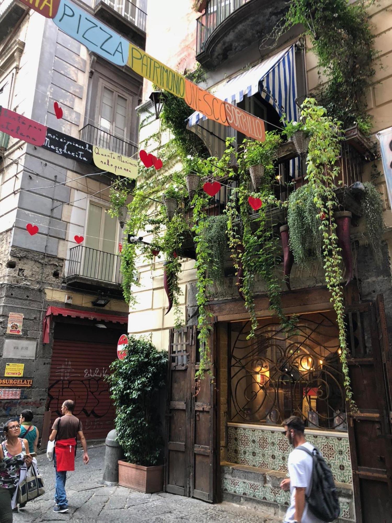 Toledostop Neapel Exterior foto A restaurant in Barcelona